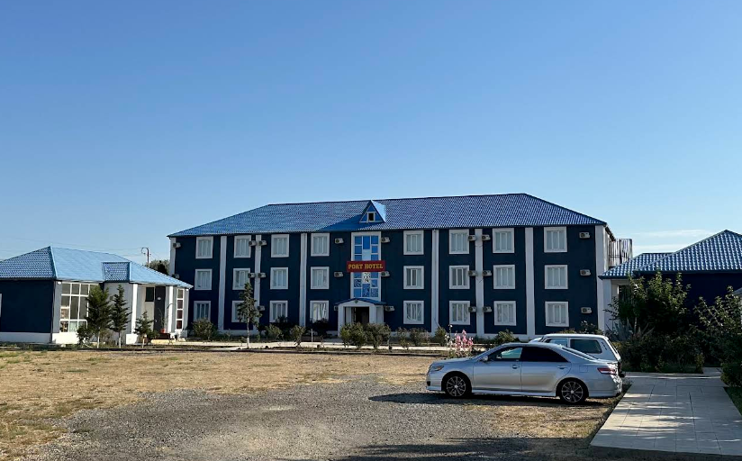 Port hotel next to the Alat port